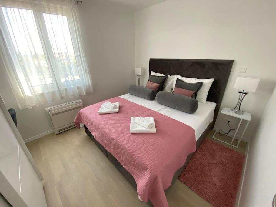New Modern Apt Near Old Town - Private Parking زادار المظهر الخارجي الصورة