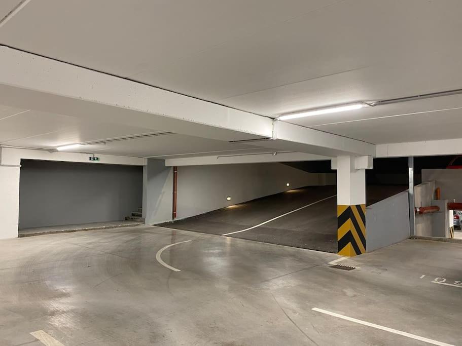 New Modern Apt Near Old Town - Private Parking زادار المظهر الخارجي الصورة