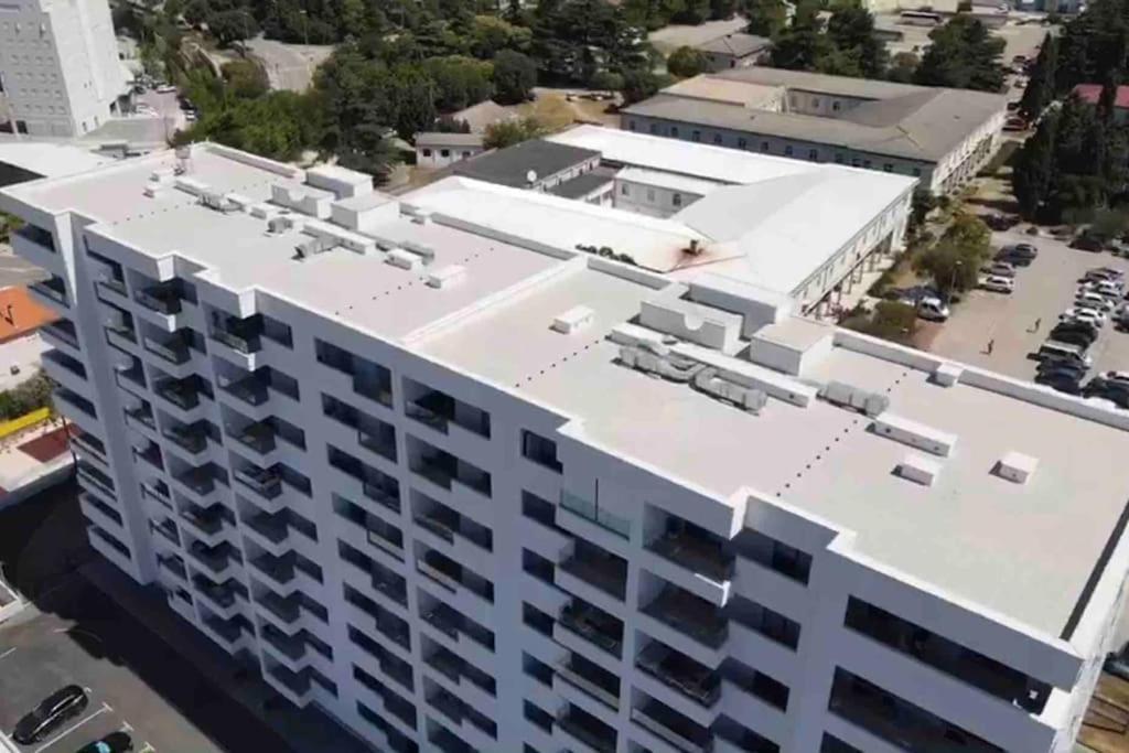 New Modern Apt Near Old Town - Private Parking زادار المظهر الخارجي الصورة