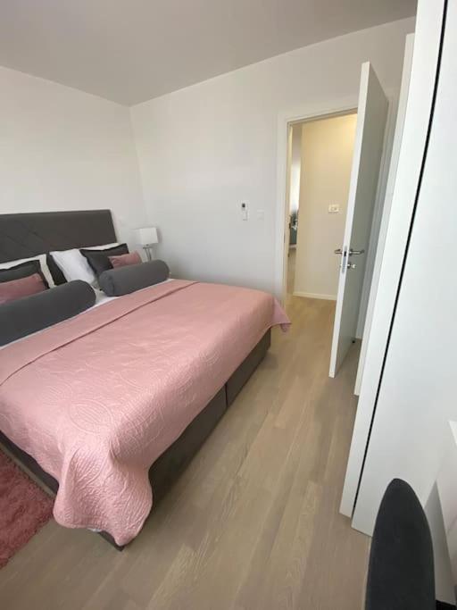 New Modern Apt Near Old Town - Private Parking زادار المظهر الخارجي الصورة