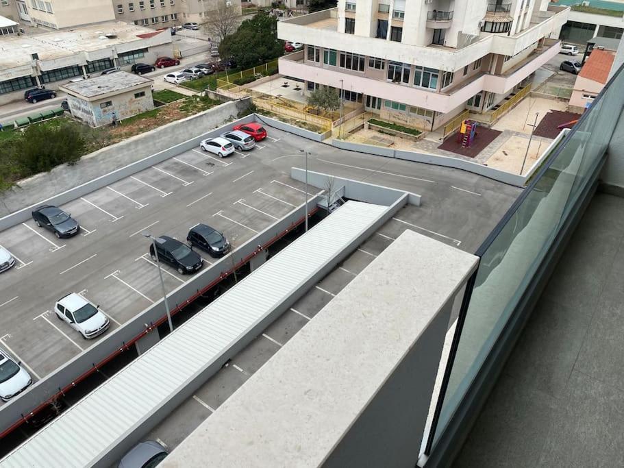 New Modern Apt Near Old Town - Private Parking زادار المظهر الخارجي الصورة